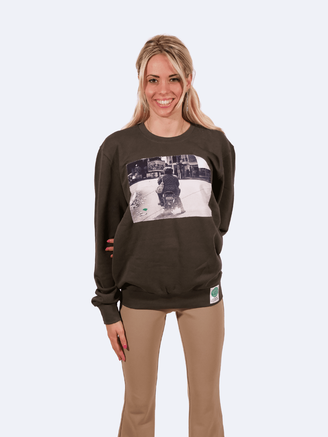 ICON BIKER FELPA DARK KHAKI LADY - Felpa A Green Badge - Streetwear Sostenibile Made in Italy