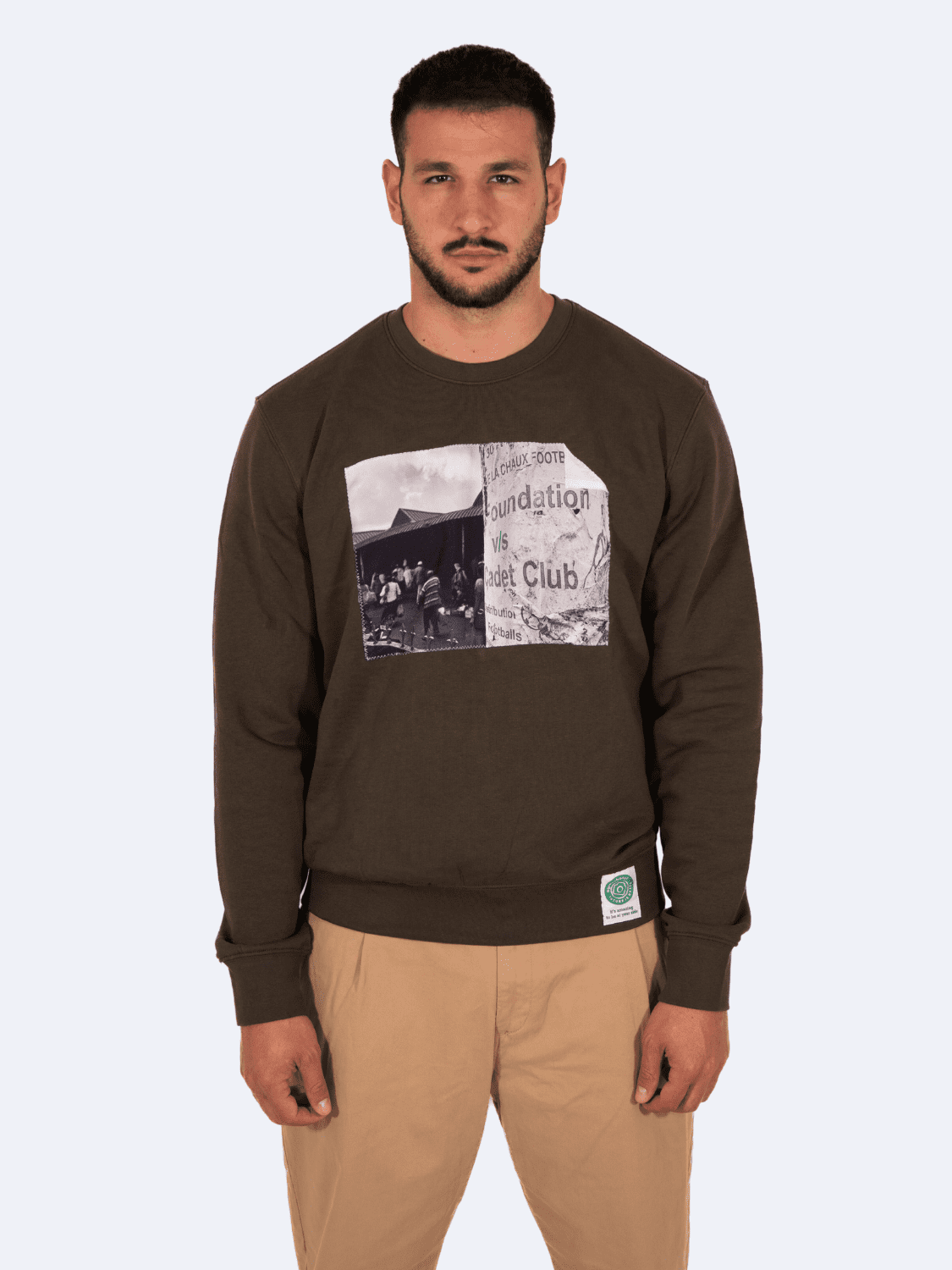 ICON FOOTBALL FELPA DARK KHAKI GUY - Felpa A Green Badge - Streetwear Sostenibile Made in Italy