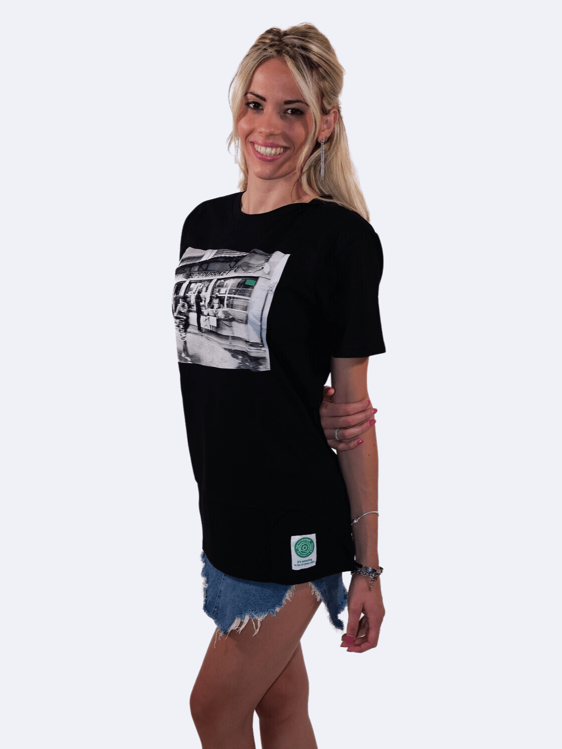 ICON MARKET T - SHIRT NERO LADY - T-Shirt A Green Badge - Streetwear Sostenibile Made in Italy
